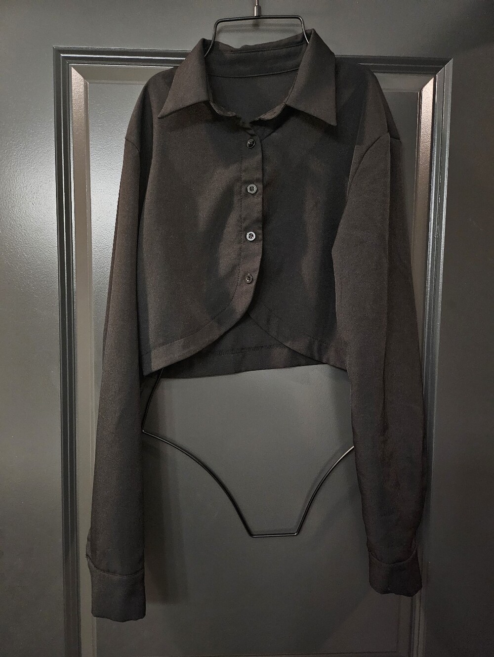 Black Button Crop
